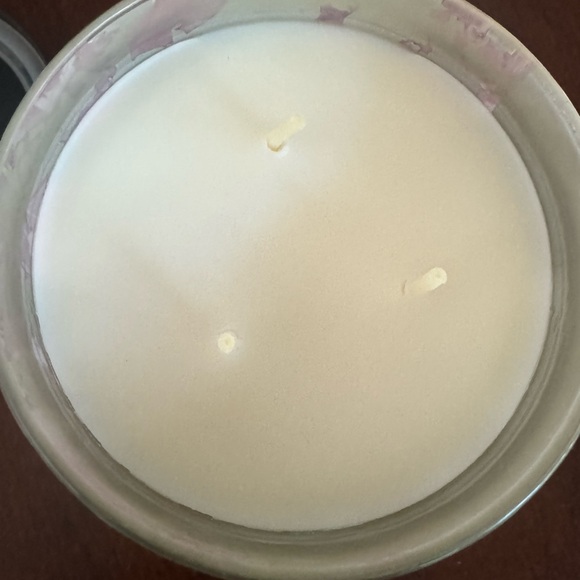 NWT Bath & Body Works Candle - Picture 3 of 5